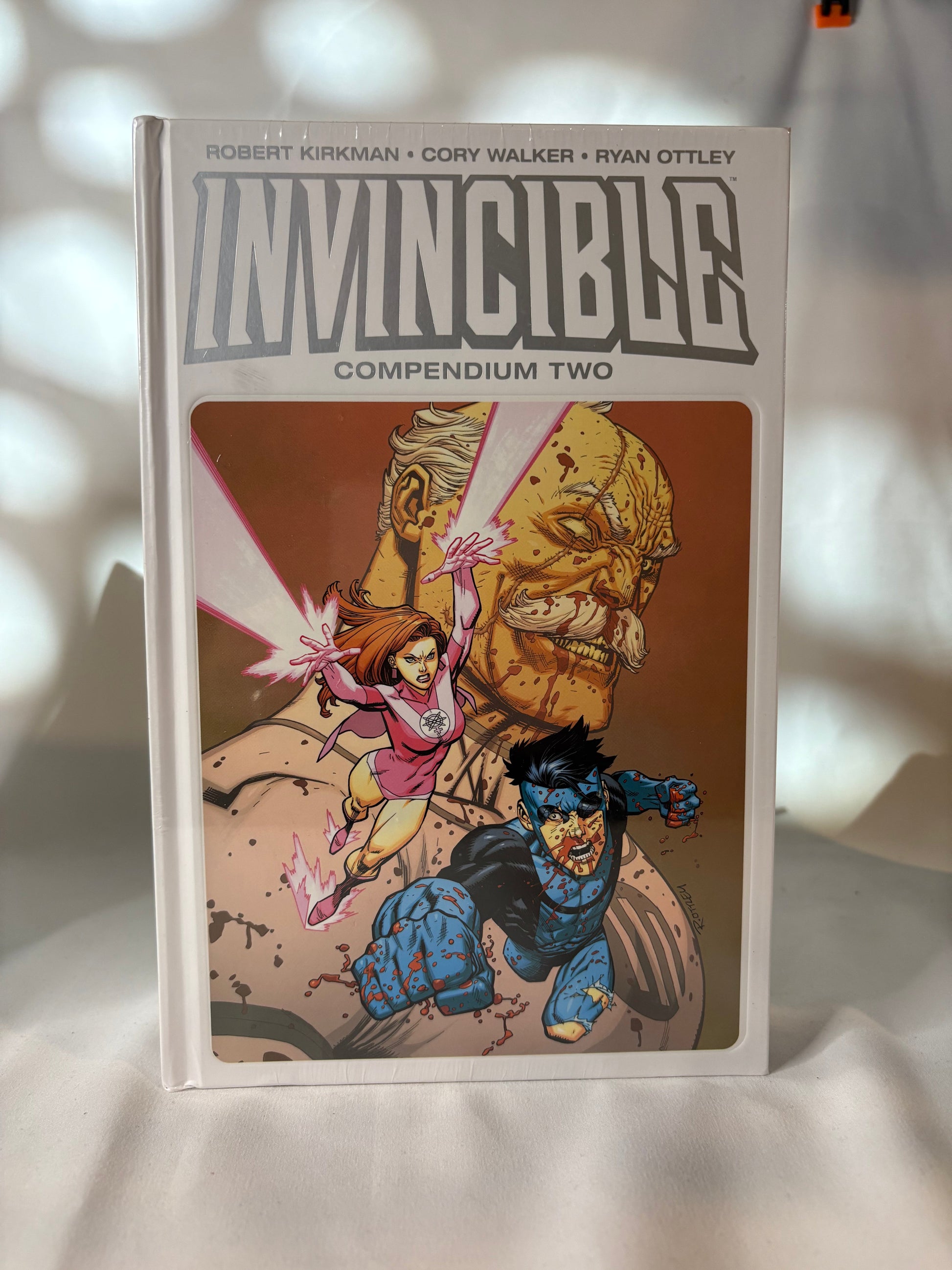 Invincible compendium collector edition white hardcover