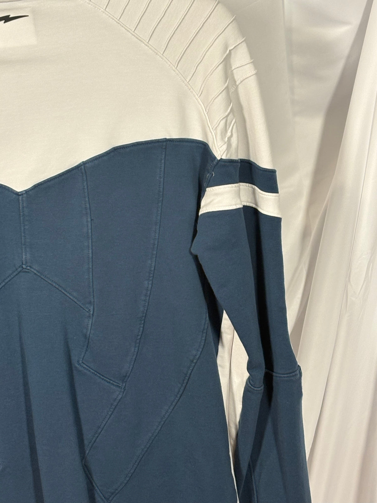 SuperX hoodie shoulder detail